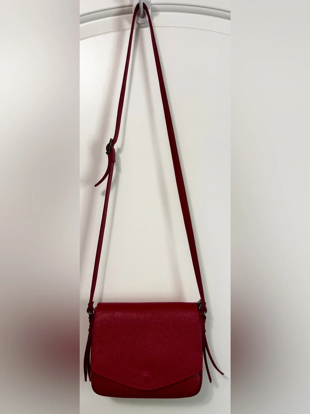 Carla Ferreri Red Pebbled Leather Crossbody Bag Made in Italy Adjustable Strap